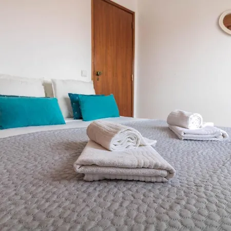 Apartamento T2 In Oldtown Near To Beach